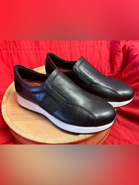 EUC Munro Laurel Leather Sneakers Women’s  Black Arch Support Comfort Sz 8.5